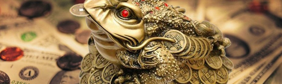 A toad with which coins in the mouth - talisman to attract money