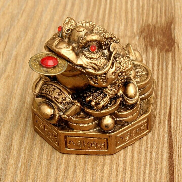 amulet for wealth - a three-legged toad