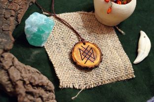 how to make a amulet